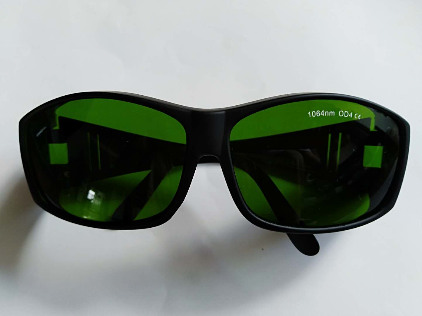 激光護(hù)目鏡開始預(yù)訂